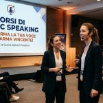 Corsi di Public Speaking: Trasforma la Tua Voce in un’Arma Vincente!
